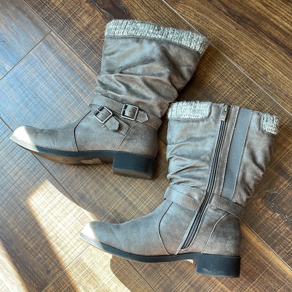 Torrid 9 wide Grey Slouchy Moto Boot Sweater Trimmed, Zippered Like New - Picture 7 of 8